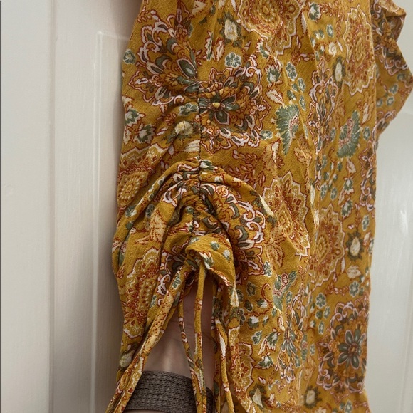 Floral Print Spaghetti Strap Top - Picture 4 of 5